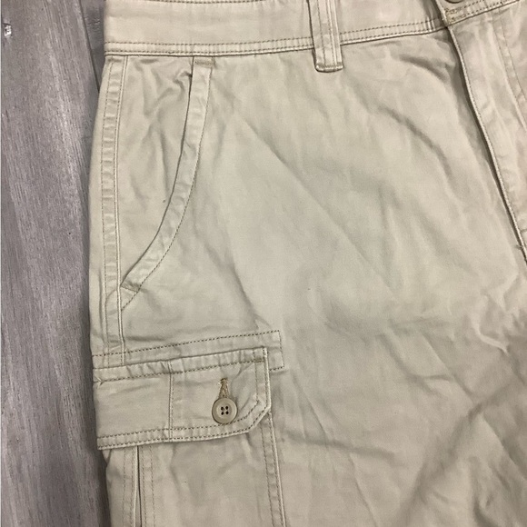 Men's St. John’s Bay 40 XL Cargo Chino Khakis Shorts Khaki Stretch Twill NWT - Picture 5 of 10